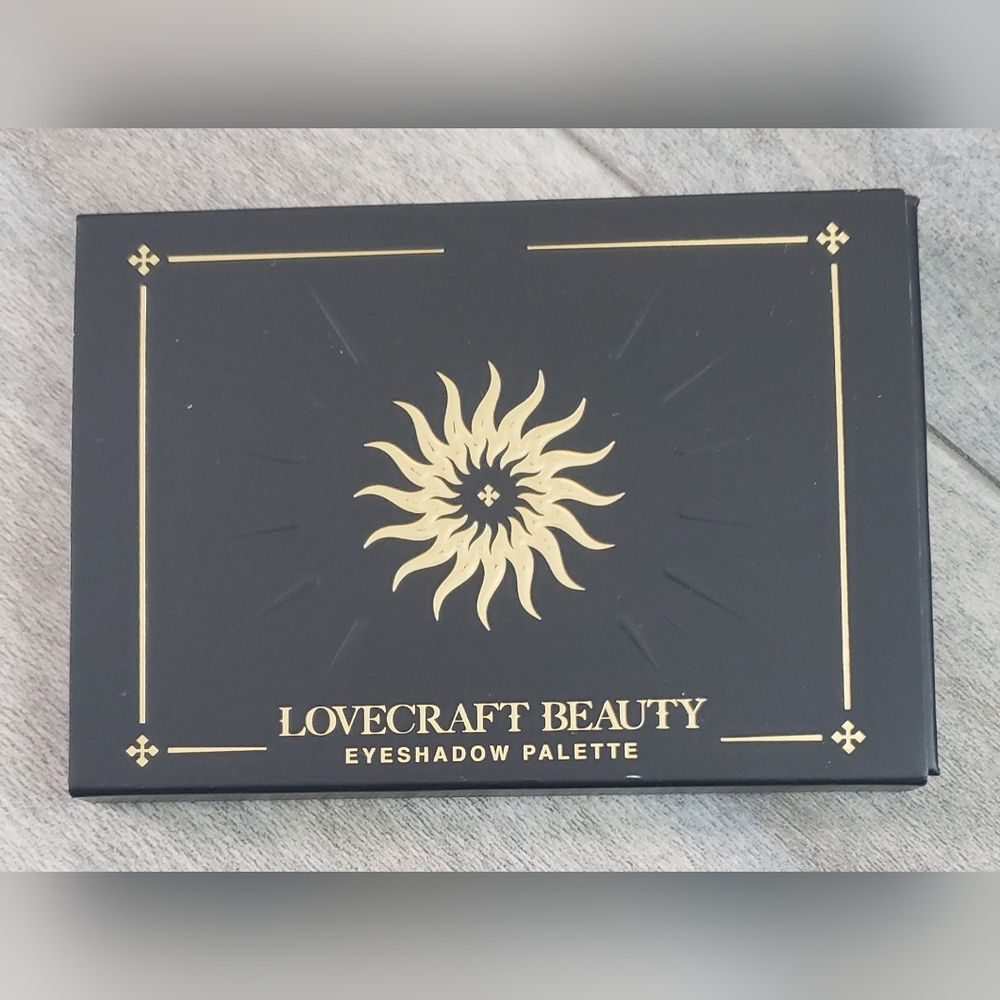 (NEW) Lovecraft beauty Eyeshadow Palette - Picture 2 of 3